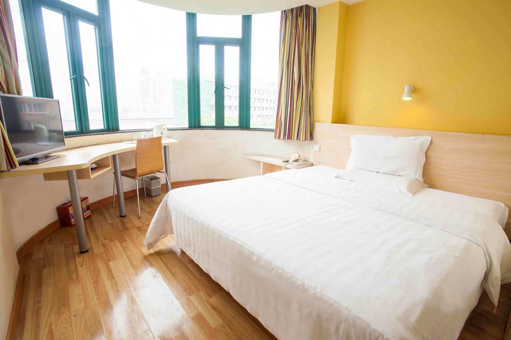 7Days Inn Wuzhou South Railway Station Cangwu Kamer foto