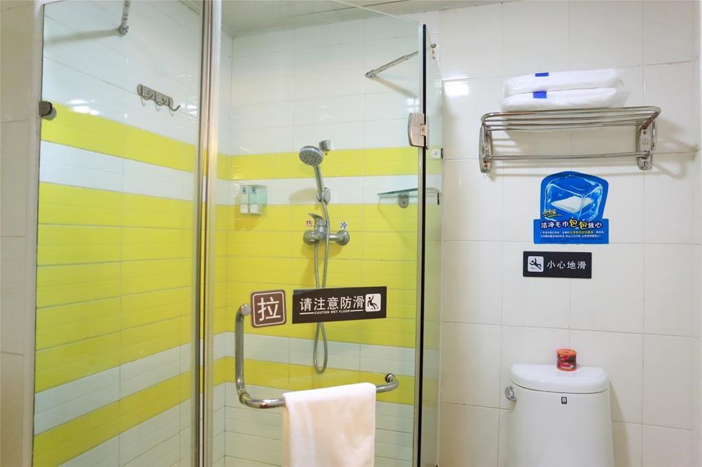 7Days Inn Wuzhou South Railway Station Cangwu Buitenkant foto